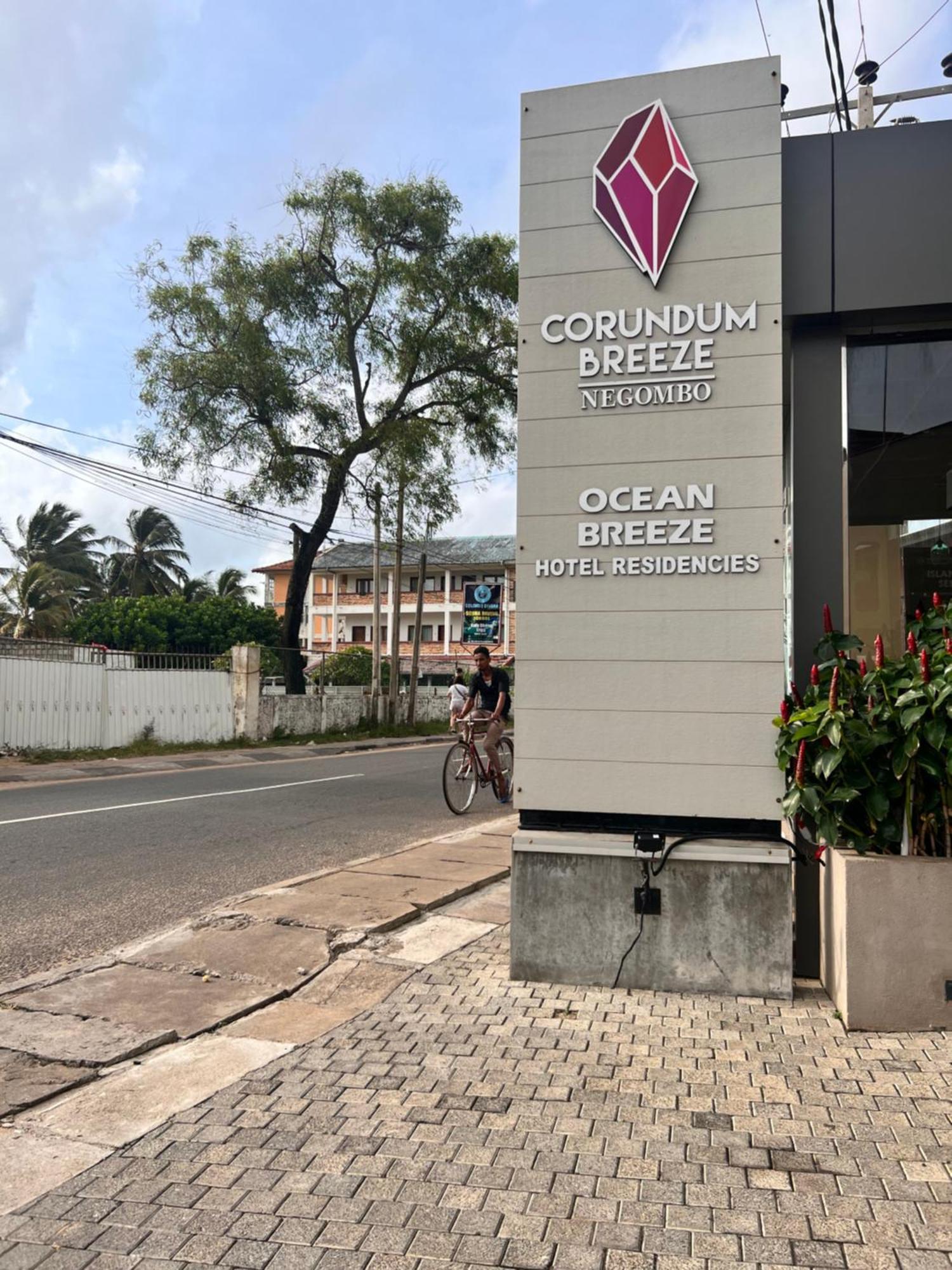 Ocean Breeze Negombo- Tidesend Luxury Beach Apartments Ngoại thất bức ảnh