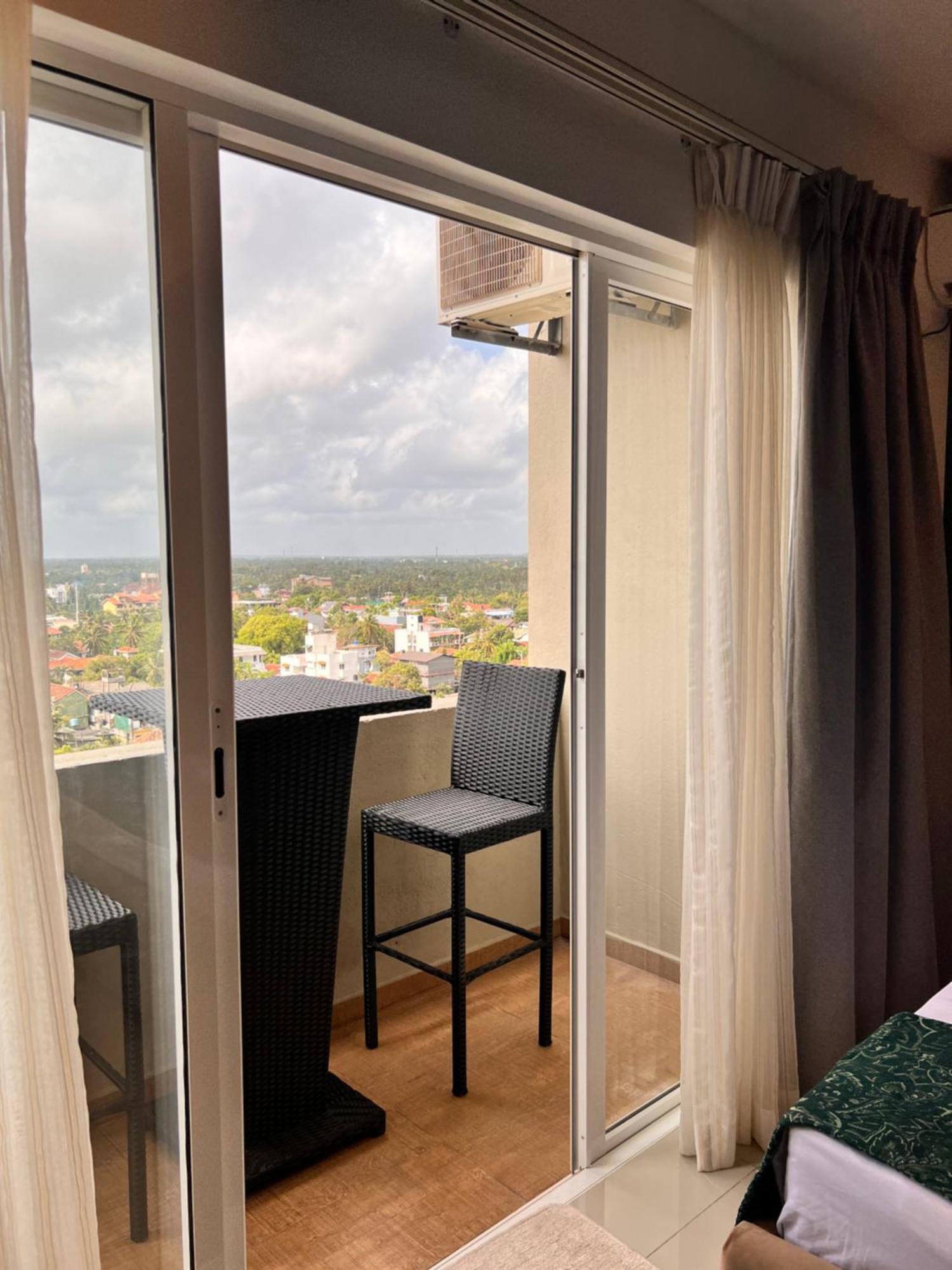 Ocean Breeze Negombo- Tidesend Luxury Beach Apartments Ngoại thất bức ảnh