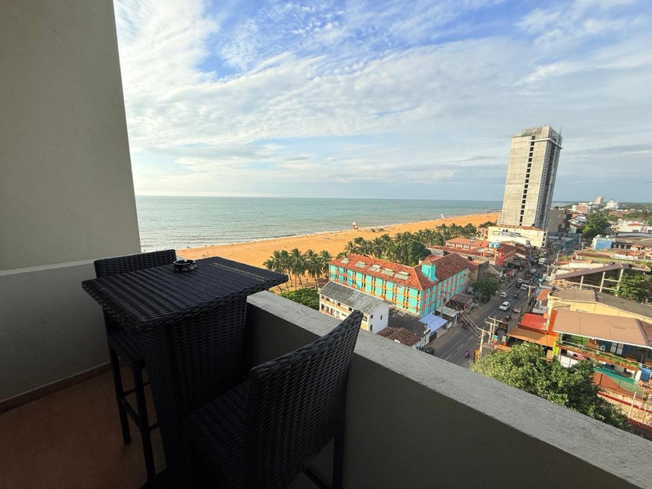 Ocean Breeze Negombo- Tidesend Luxury Beach Apartments Ngoại thất bức ảnh