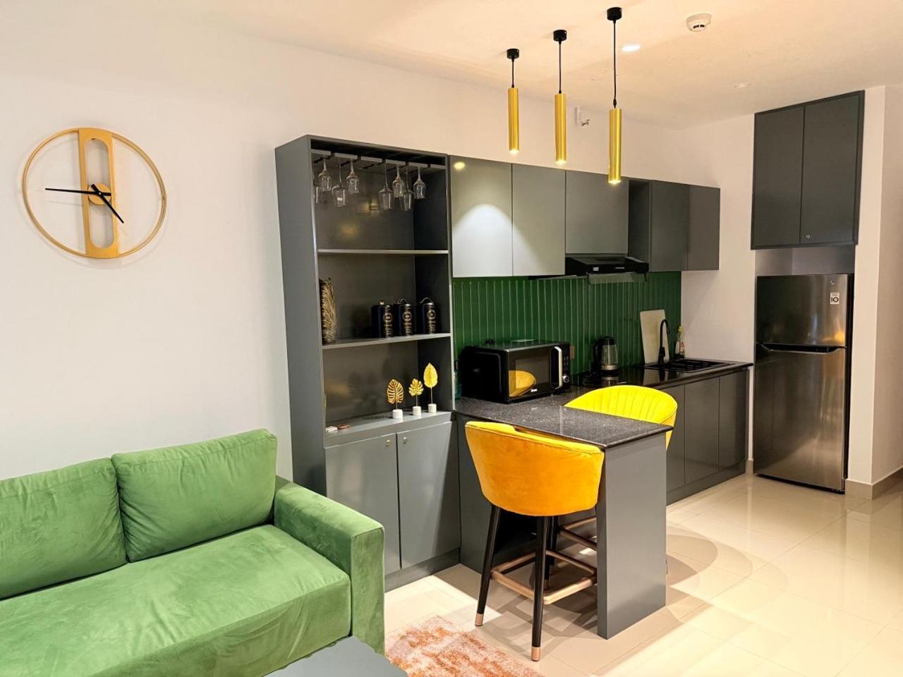Ocean Breeze Negombo- Tidesend Luxury Beach Apartments Ngoại thất bức ảnh