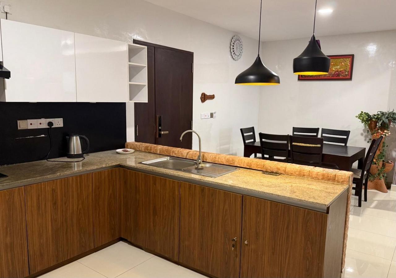 Ocean Breeze Negombo- Tidesend Luxury Beach Apartments Ngoại thất bức ảnh