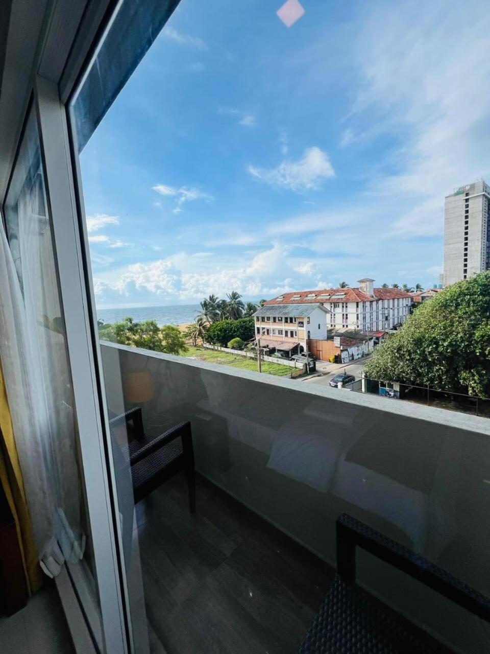 Ocean Breeze Negombo- Tidesend Luxury Beach Apartments Ngoại thất bức ảnh