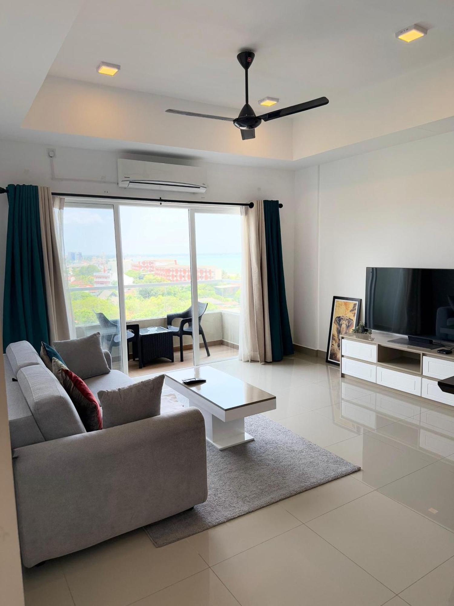Ocean Breeze Negombo- Tidesend Luxury Beach Apartments Ngoại thất bức ảnh