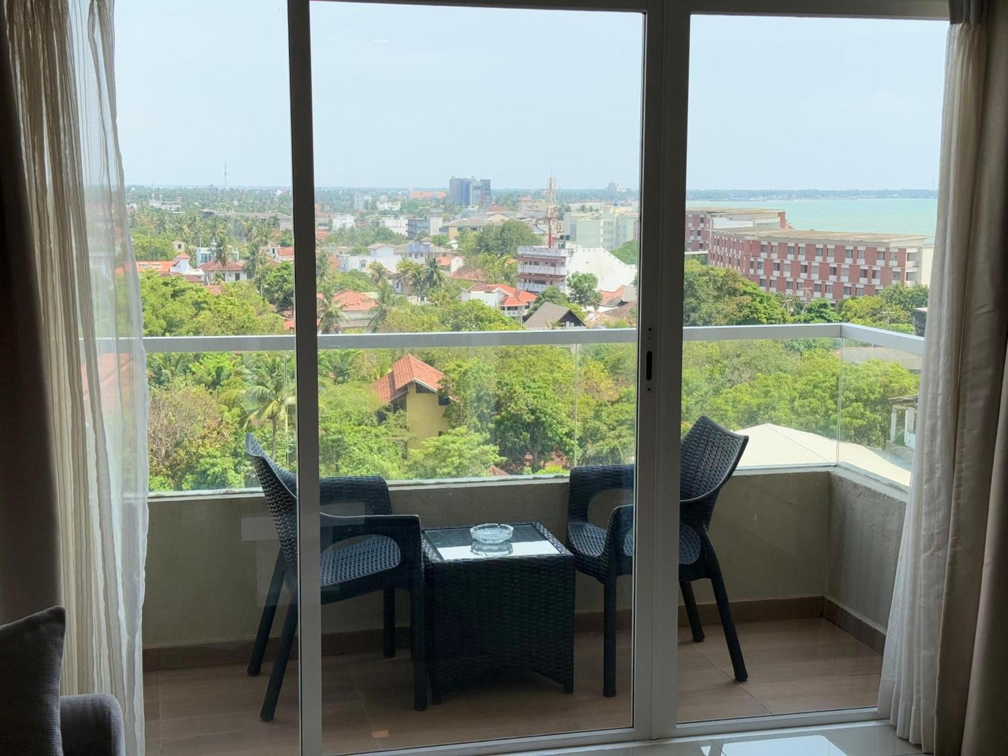 Ocean Breeze Negombo- Tidesend Luxury Beach Apartments Ngoại thất bức ảnh