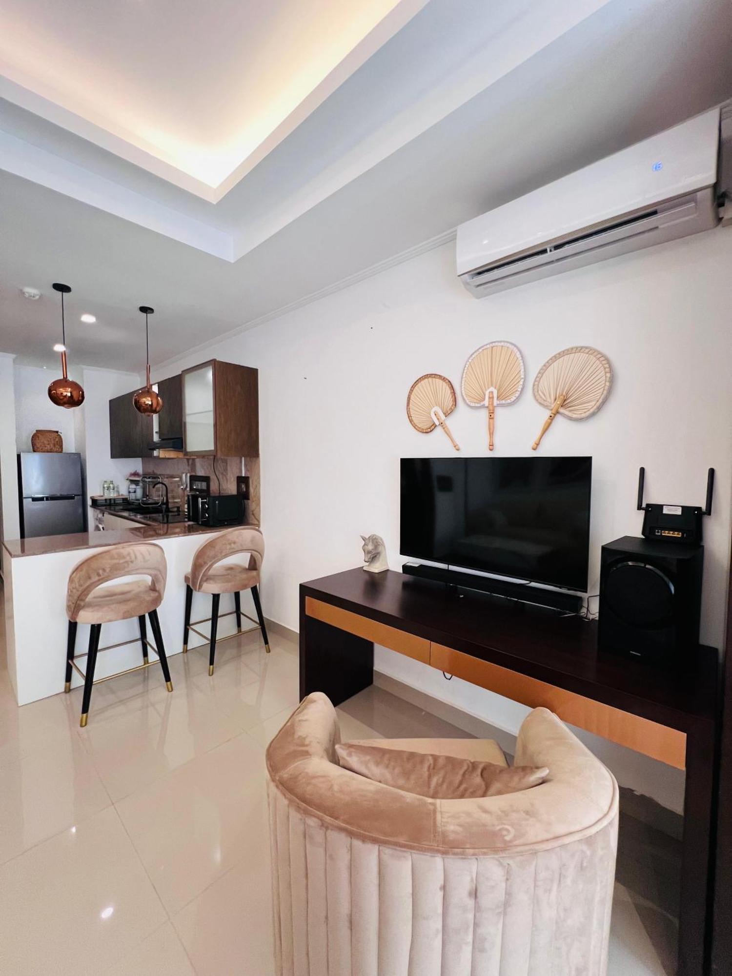 Ocean Breeze Negombo- Tidesend Luxury Beach Apartments Ngoại thất bức ảnh
