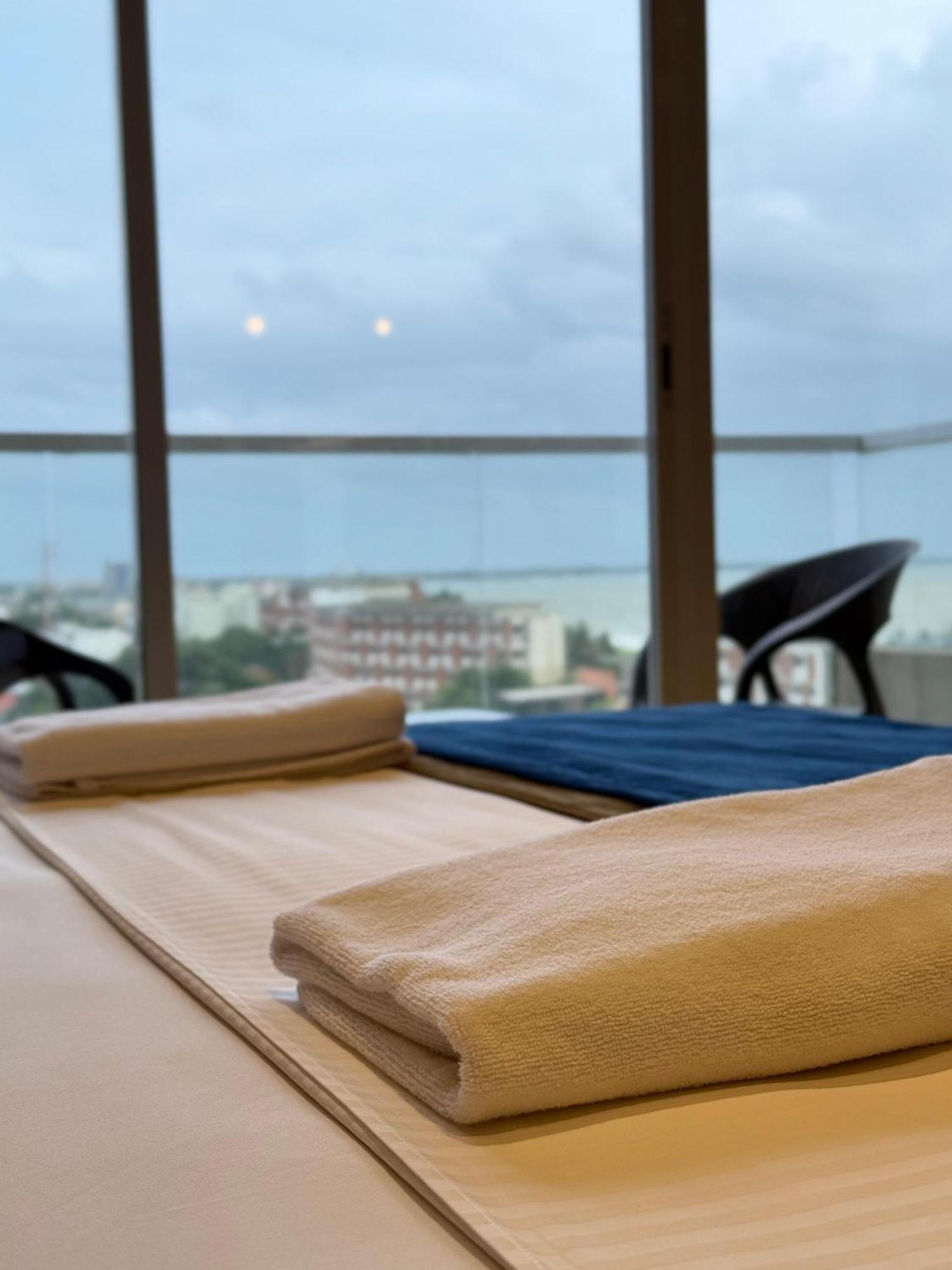 Ocean Breeze Negombo- Tidesend Luxury Beach Apartments Ngoại thất bức ảnh