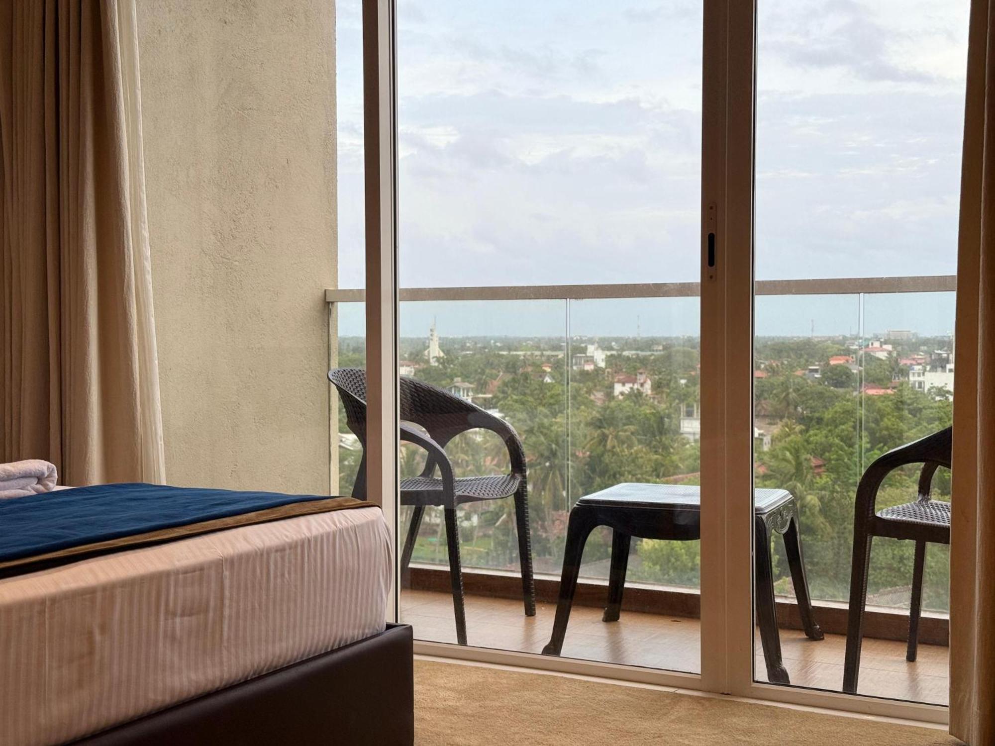 Ocean Breeze Negombo- Tidesend Luxury Beach Apartments Ngoại thất bức ảnh
